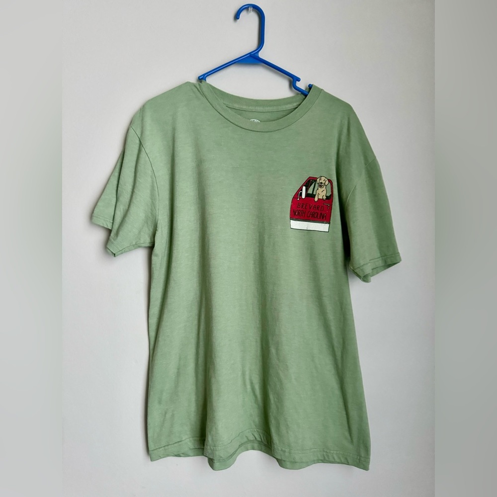 Duck Company Men’s North Carolina outdoor t—shirt. Dog, canoes & truck. Size L